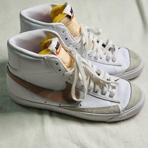 Nike Blazer Mid ’77 Vintage White w/ Rose Gold Swoosh – Women’s 9.5